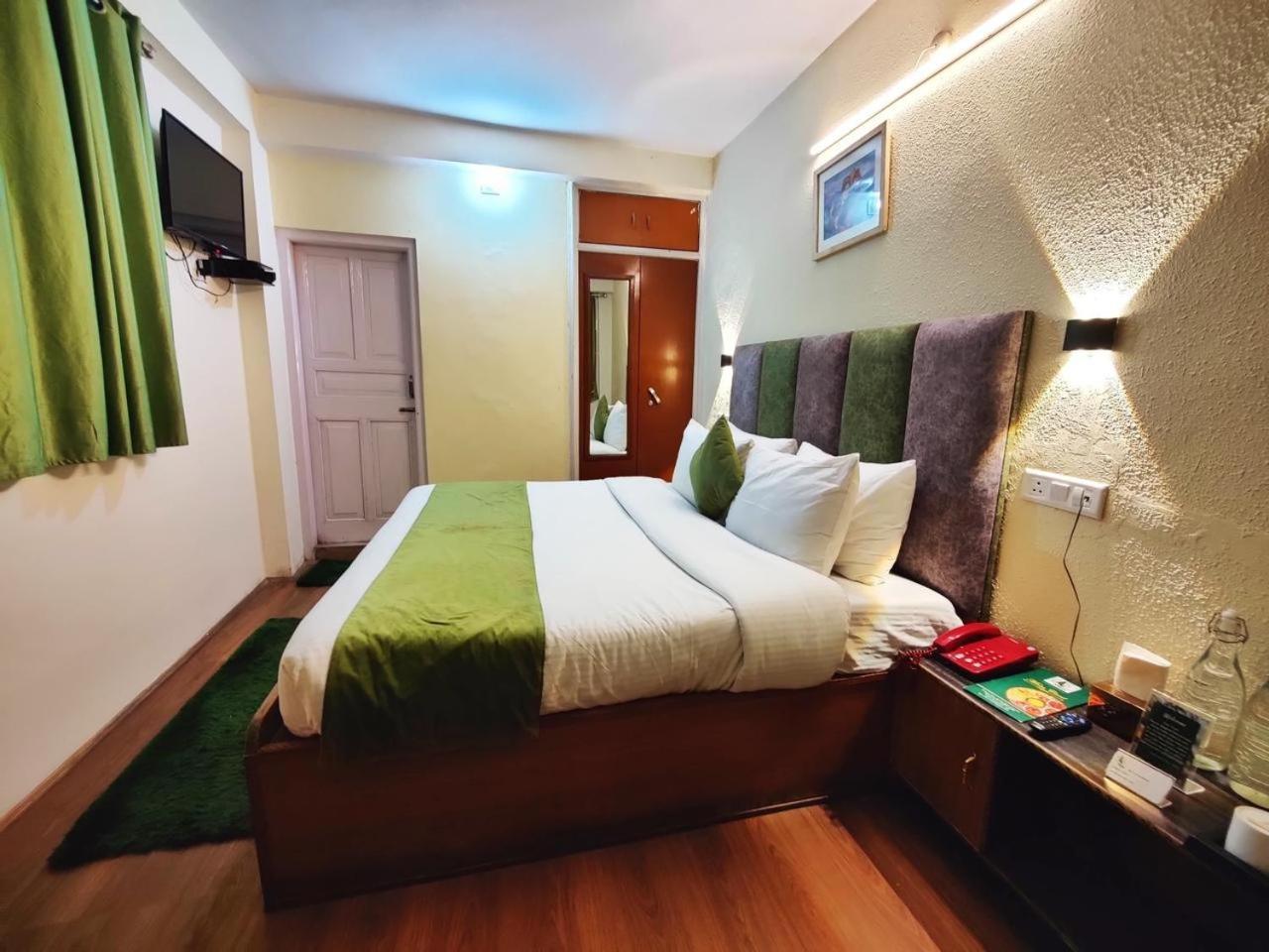 Jakhu Vibes Shimla Buitenkant foto