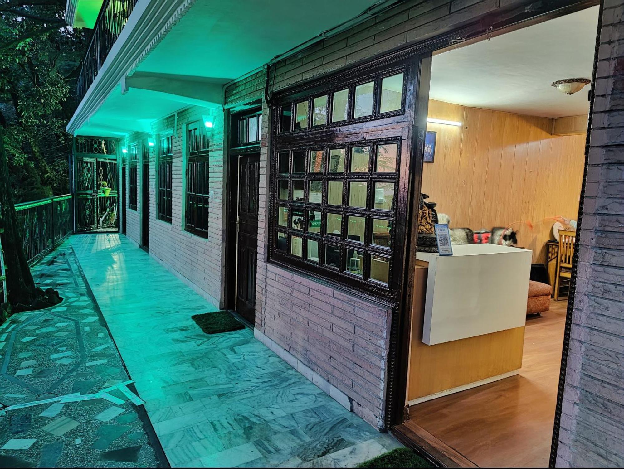Jakhu Vibes Shimla Buitenkant foto